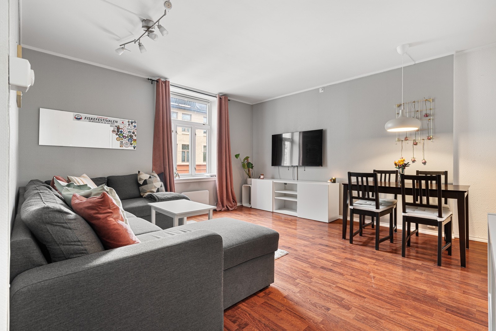 Velkommen til Innherredsveien 65 B! En lys og stor 3-roms selveierleilighet med attraktiv beliggenhet på Buran/Lademoen. Galleribilde