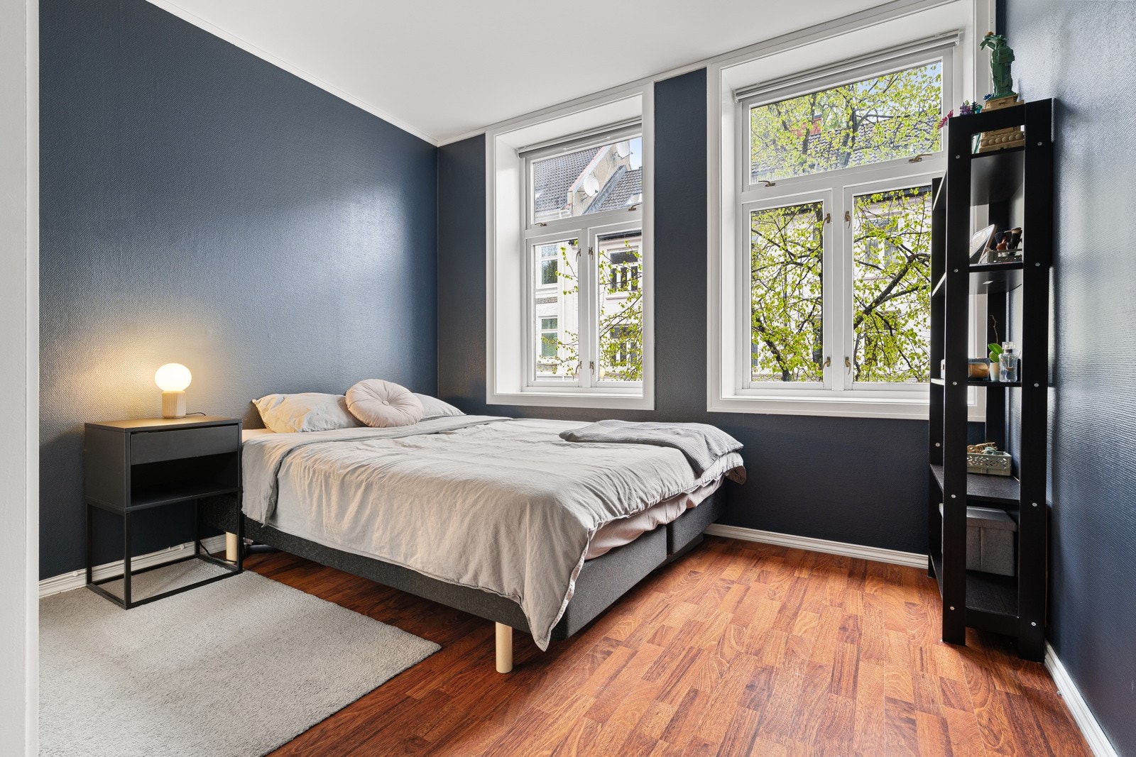 Hoved soverommet er av god størrelse og har plass til ønskelig møblement. Galleribilde