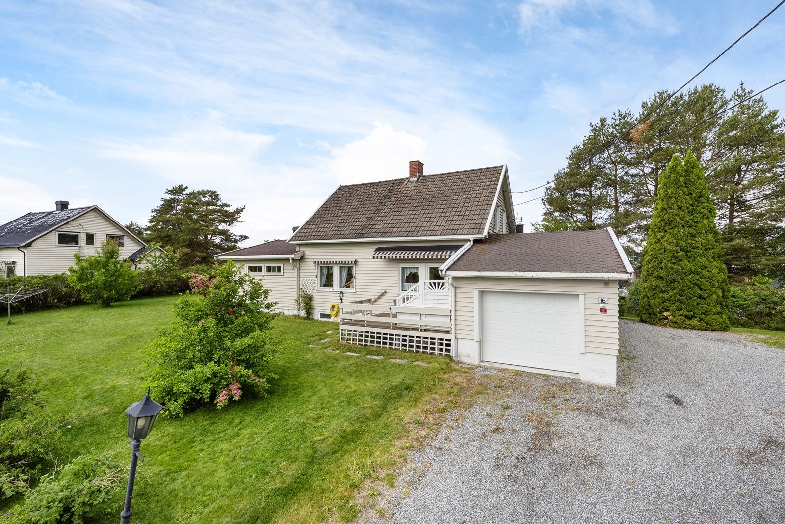 Boligen går over tre plan, og har en sentral og barnevennlig beliggenhet på Vormsund. Galleribilde