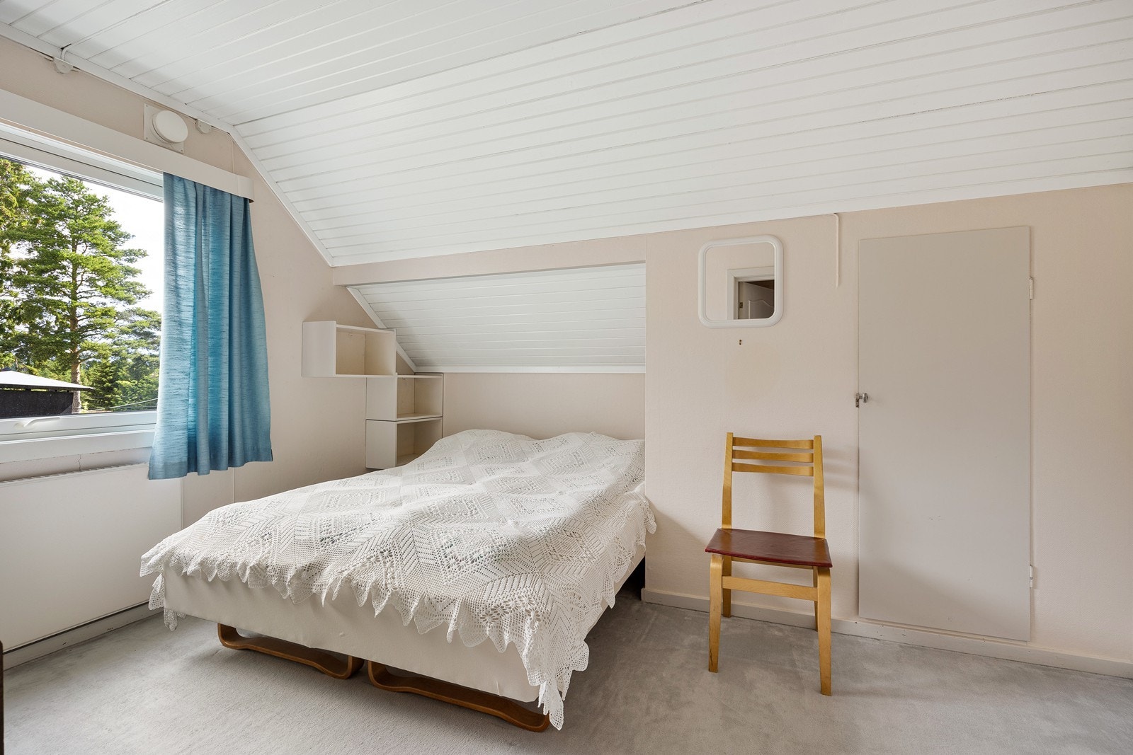 På hovedsoverommet er det plass til dobbeltseng i egen nisje. Galleribilde