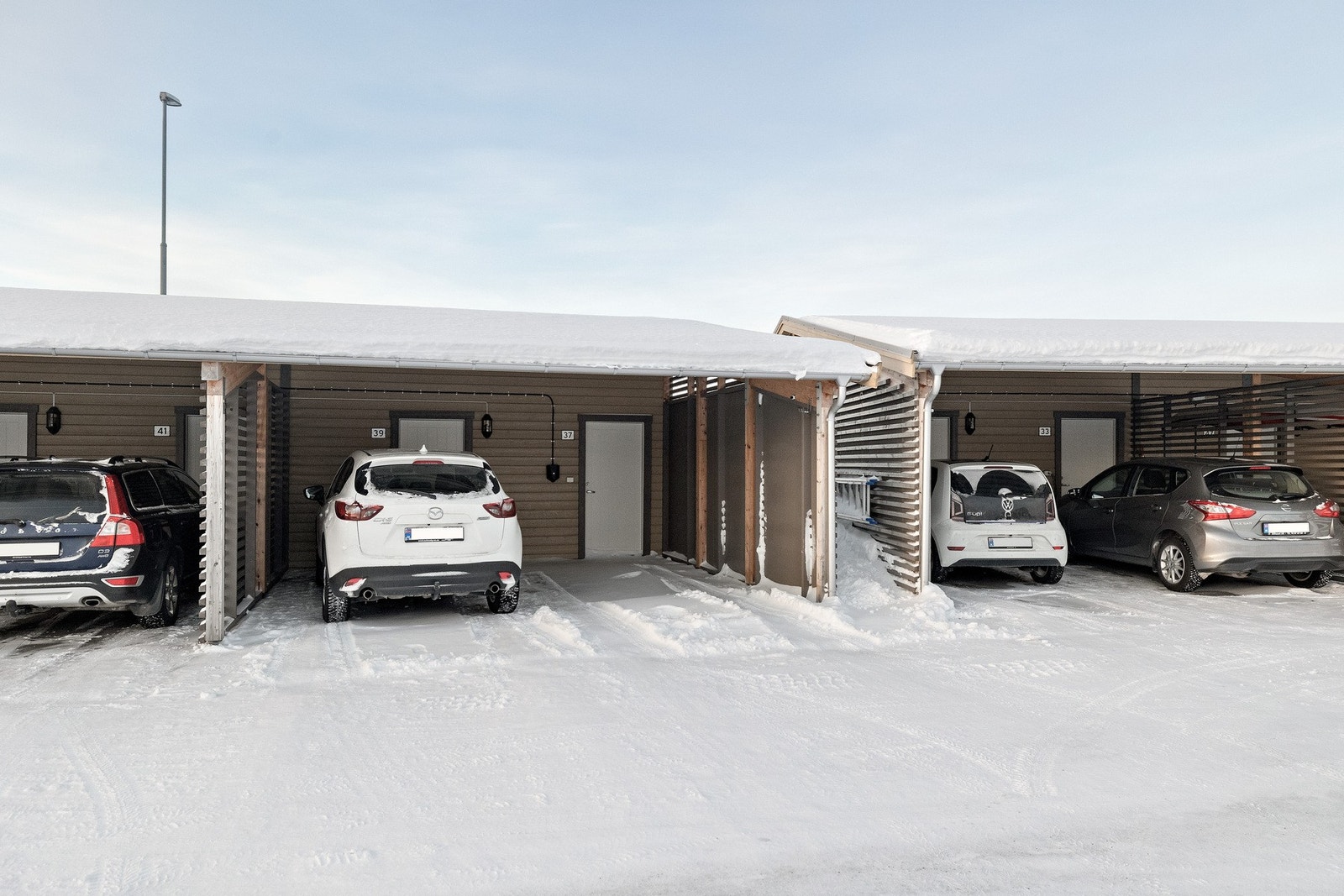 Carport med utebod Galleribilde