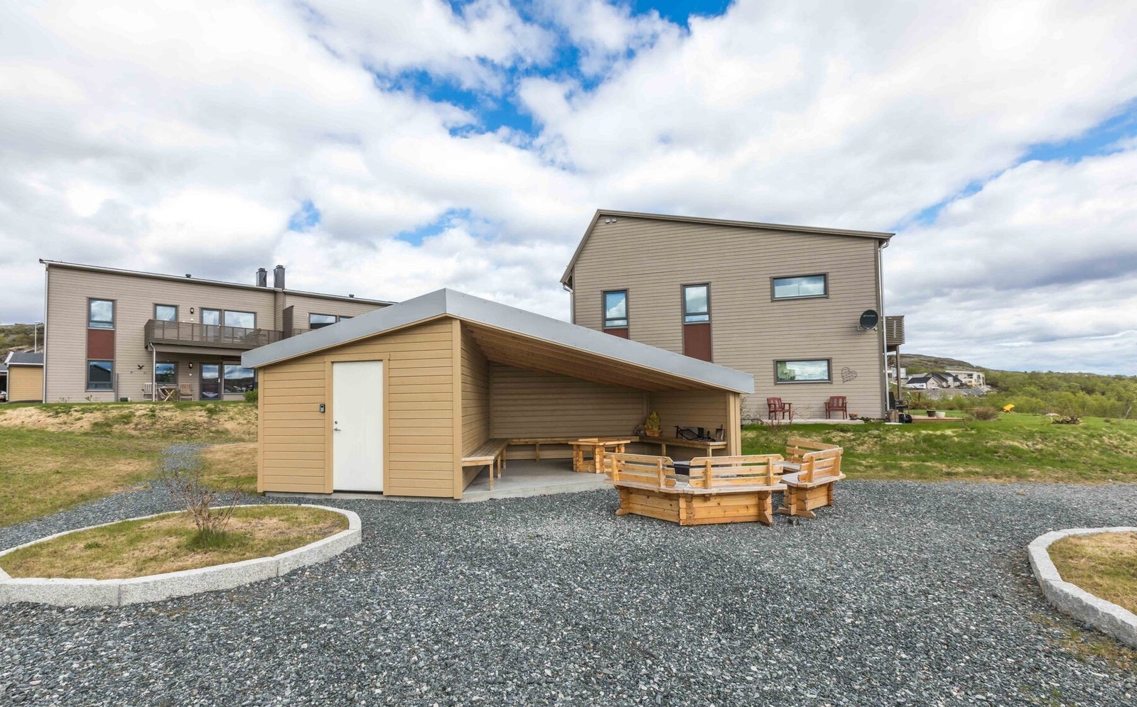 Flere lekeplasser og gapahuk til fri benyttelse i borettslaget Galleribilde