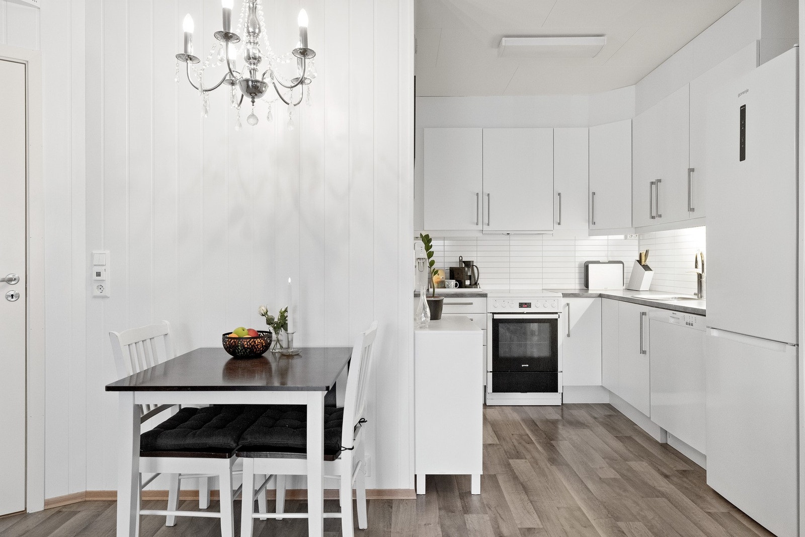 Spiseplass ved kjøkkenet Galleribilde