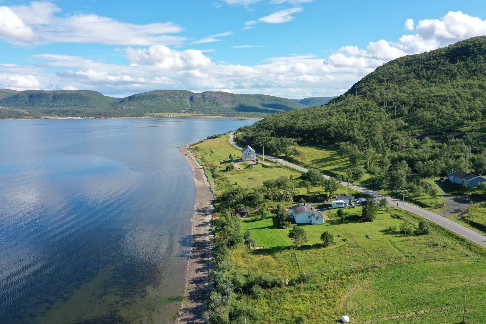 Fantastiske omgivelser og strandlinje. Galleribilde