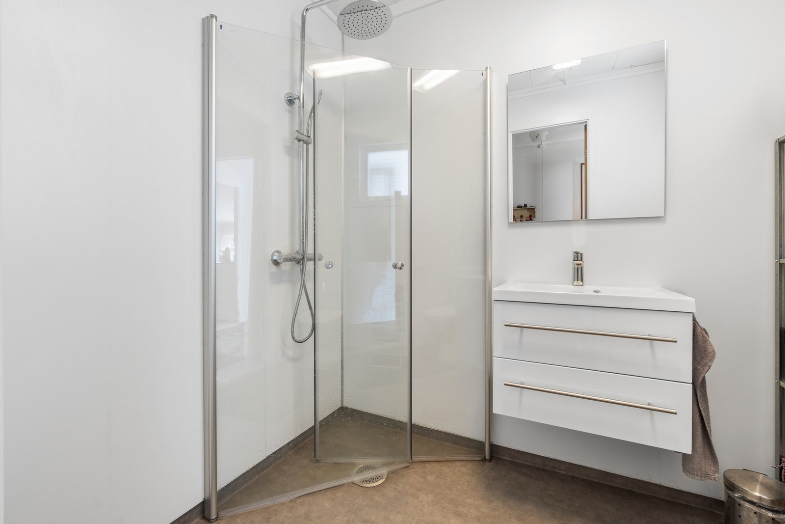 Badet har en fin størrelse og ble pusset opp i 2022. Galleribilde