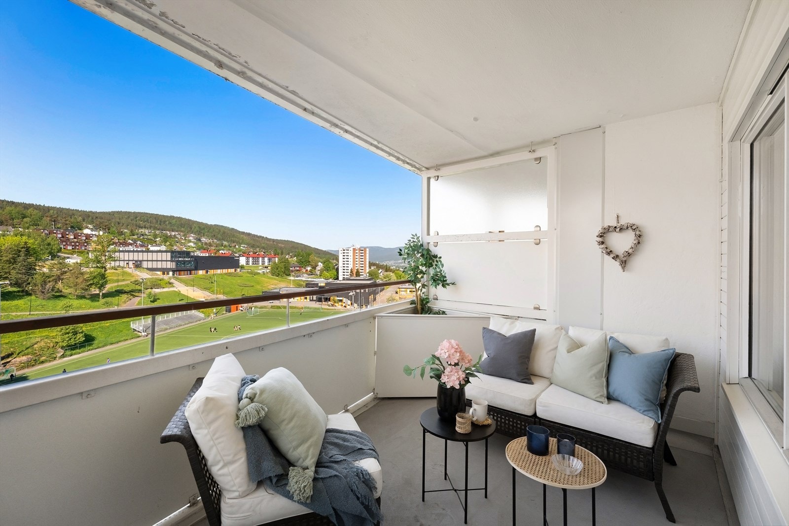 Vestvendt m/fine solforhold. Galleribilde