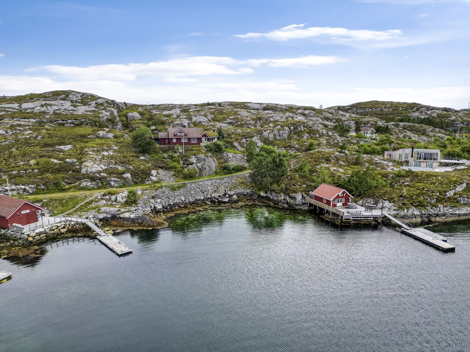 Det er nyetablert velforening på øya som blant annet besørger vedlikehold av veien Galleribilde