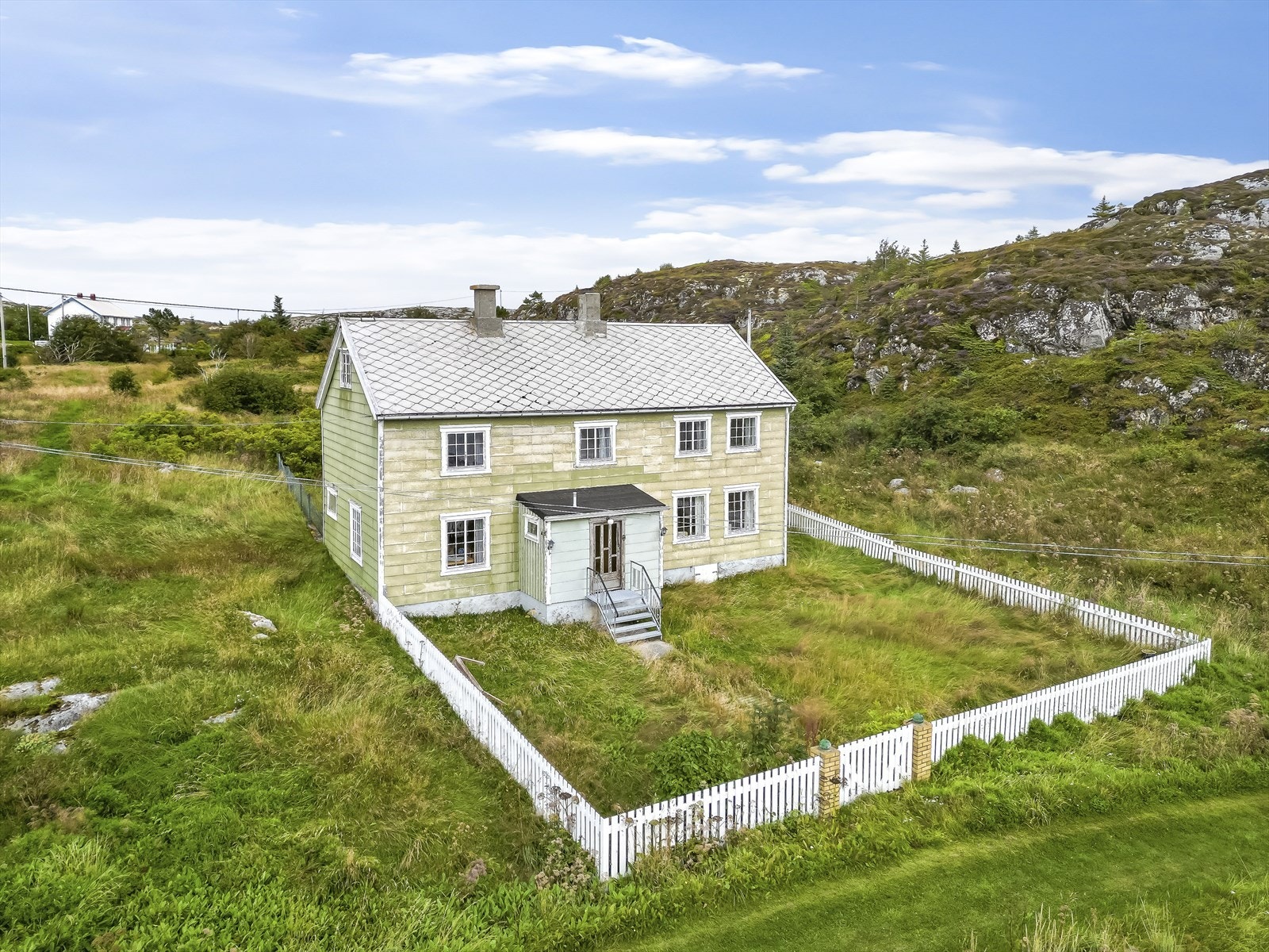 Boligen er en tidligere enebolig som i dag er registrert som fritidsbolig. Boligen fremstår som et renoveringsobjekt Galleribilde