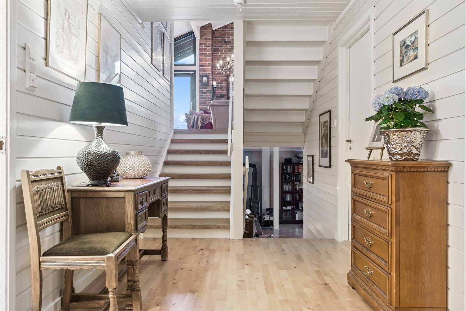 I halvplanet under hovedstuen finner du soverommene , badene og vaskerommet Galleribilde