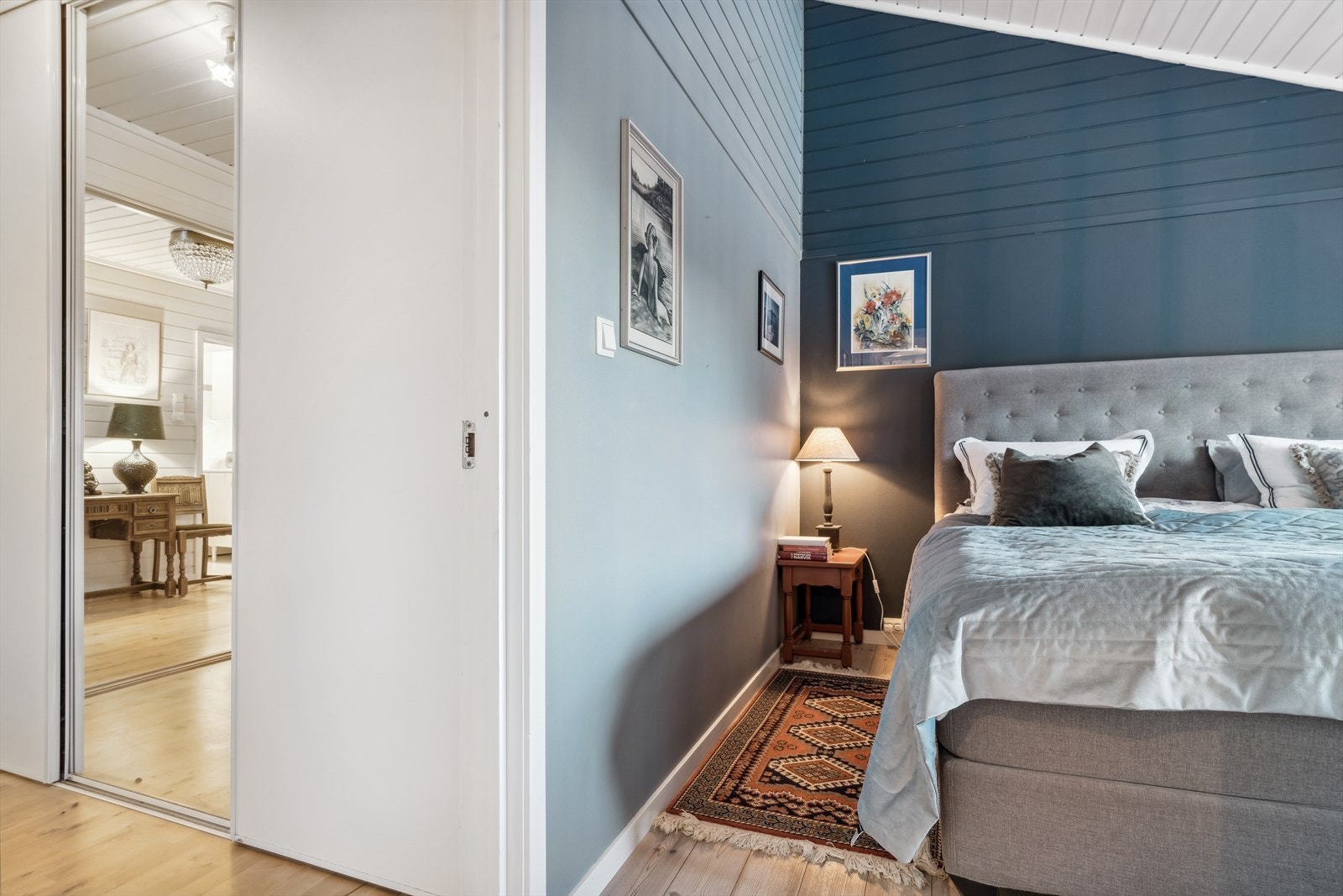 Videre har rommet tilknyttet walk-in garderobe og direkte adkomst badet Galleribilde