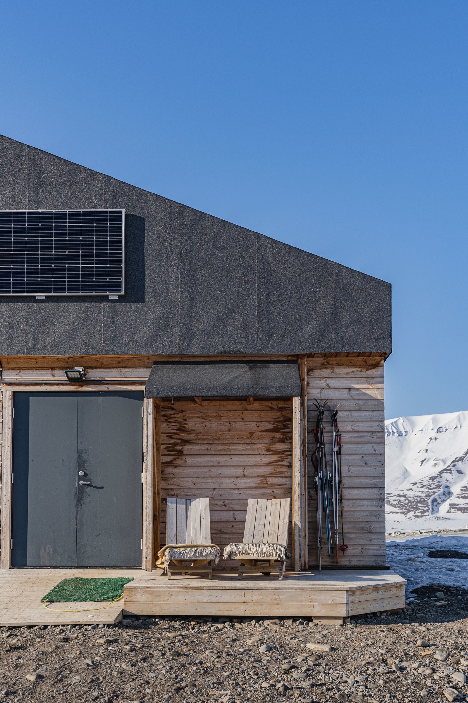 Fra verkstedet er det direkte adkomst ut på tomten Galleribilde