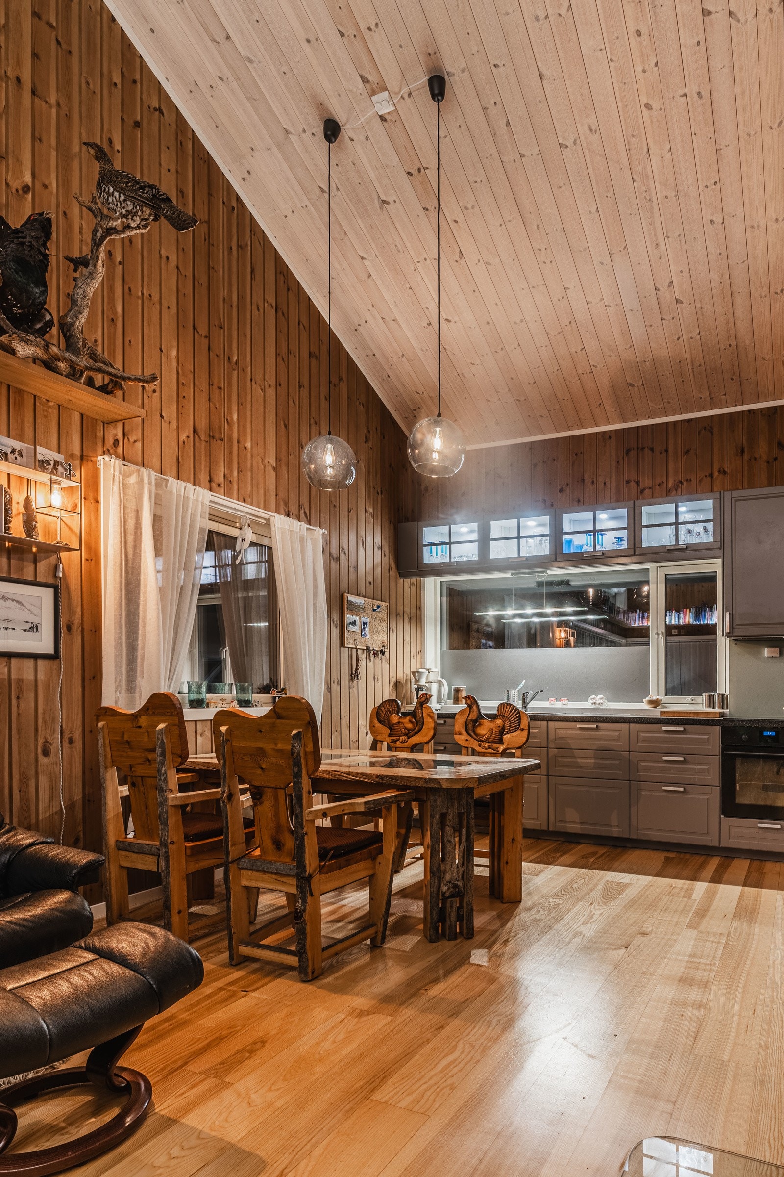 Den gode takhøyden gir et luftig preg Galleribilde