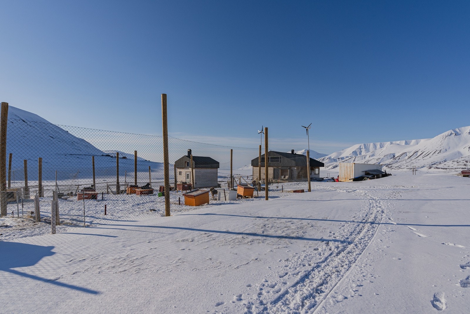 Tomta er på nesten 2.5 mål som gir deg rikelig med boltrepalss på egen eiendom Galleribilde