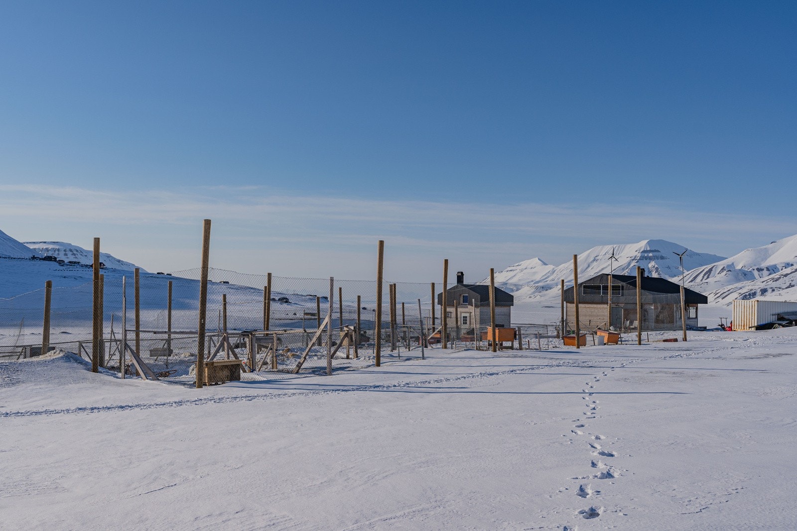 Herfra går du direkte til anneks og hundegård Galleribilde