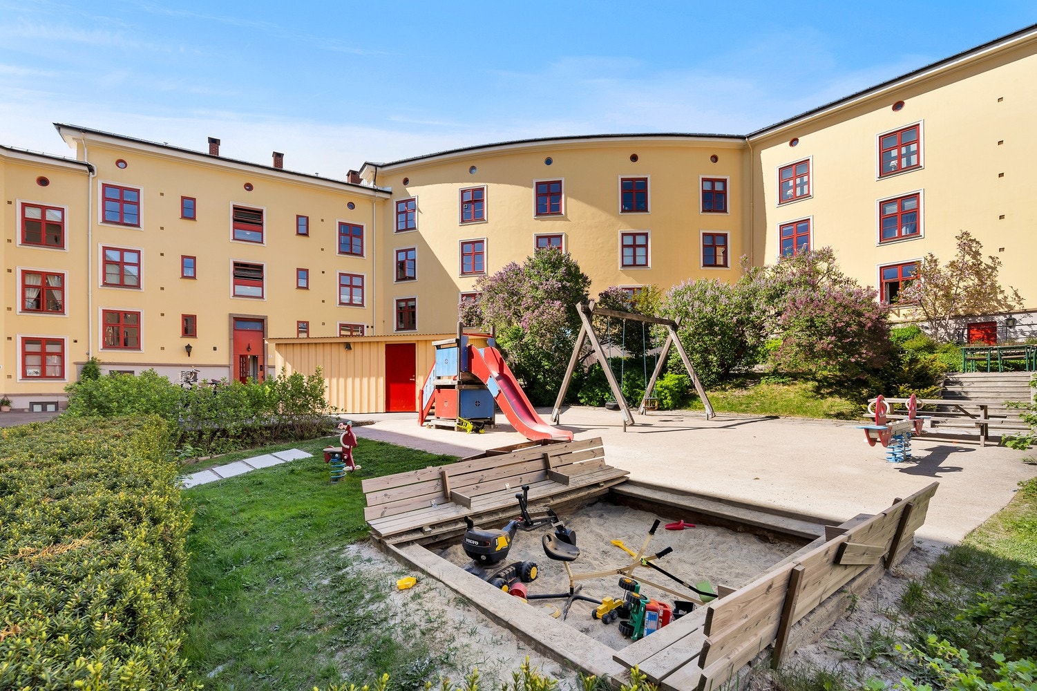 Borettslaget er barnevennlig og har en hyggelig lekeplass. Galleribilde