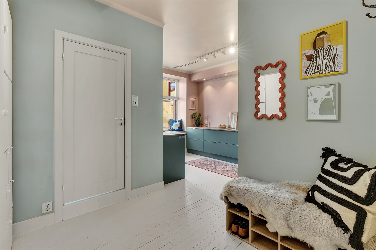 Like ved kjøkkenet finner du det nyoppussede badet. Galleribilde