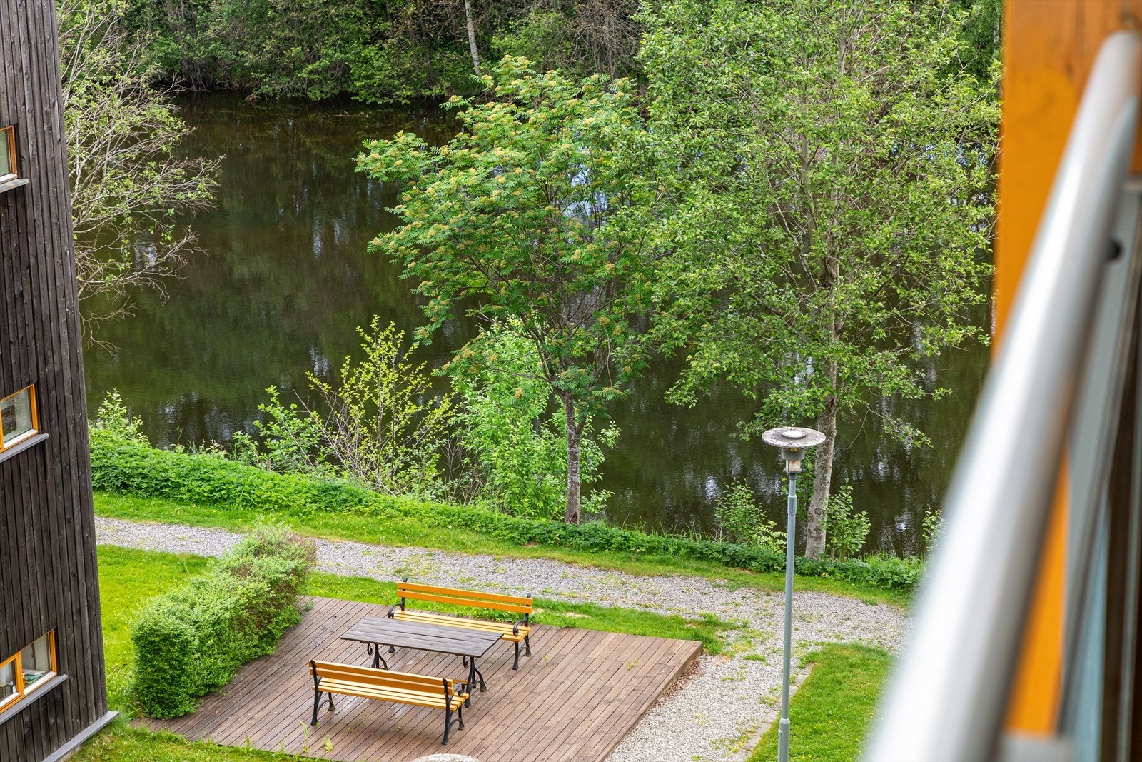 Her har du elveutsikt og gode solforhold ettermiddag/kveld Galleribilde