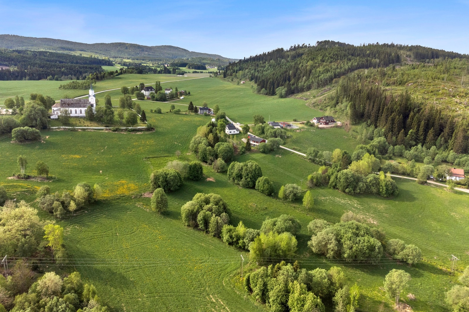 Frodige og landlige omgivelser med turmuligheter i området! Galleribilde