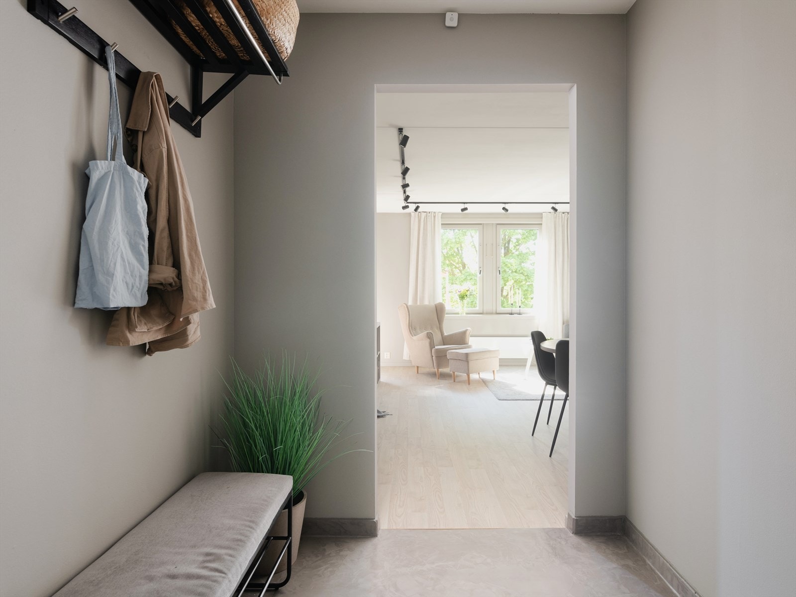 Her får du rikelig med både plass, lys og luft. Leiligheten er på 54 kvadratmeter, med en god og innholdsrik utforming. Galleribilde