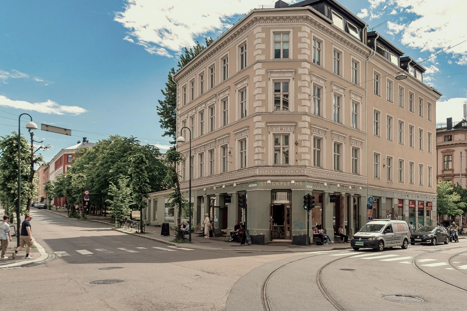 Dagens første ferskbryggede kaffekopp kan nytes på Stockfleths. Galleribilde