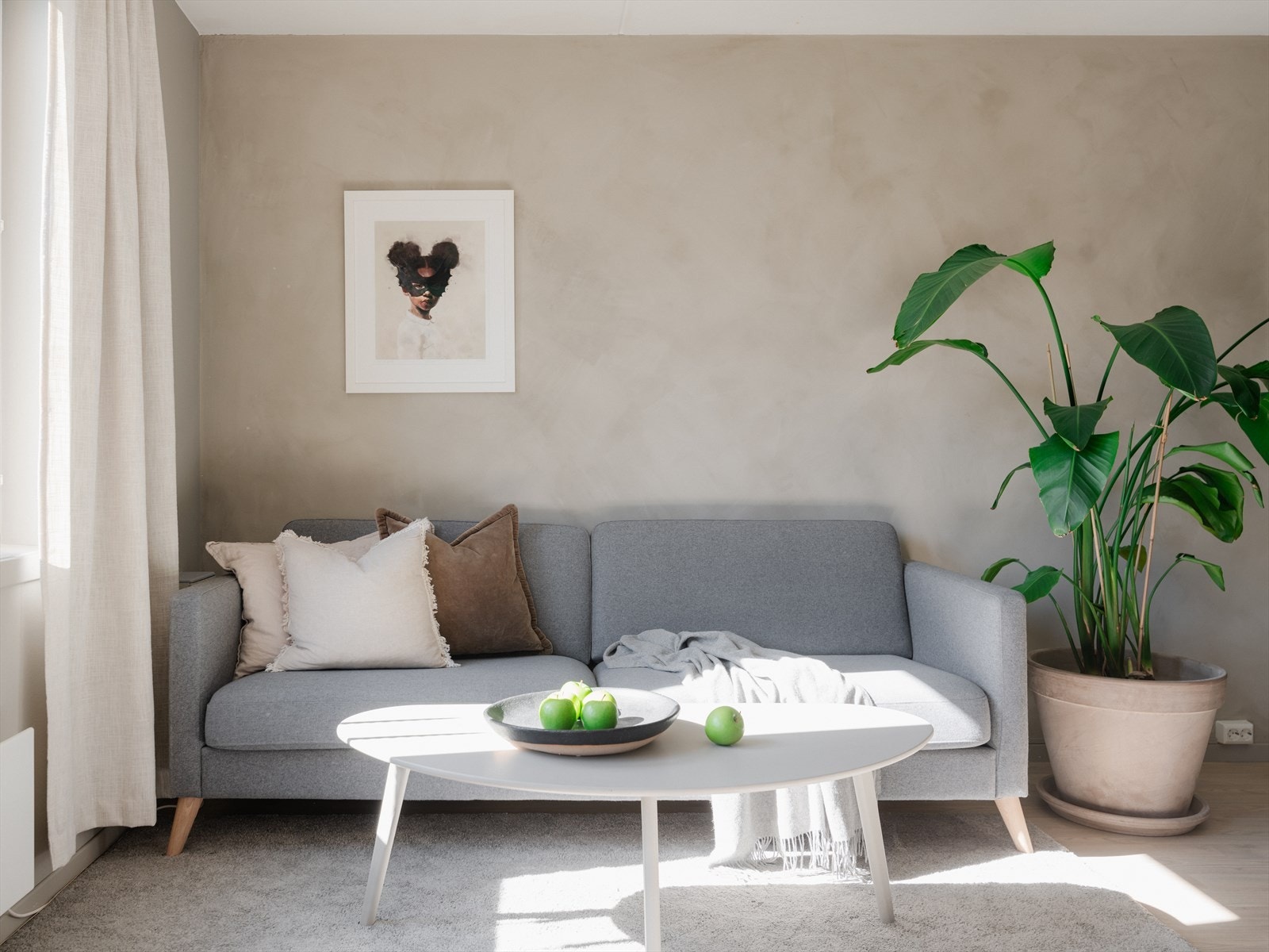 Her har du god plass til sofagruppe, stuebord, TV-benk og spisebord. Galleribilde