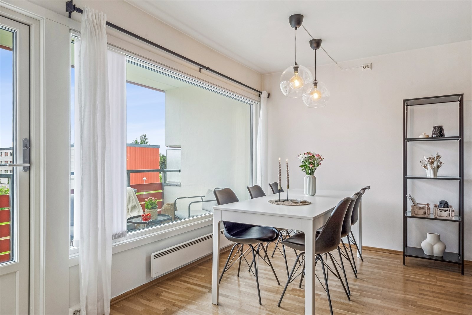 Her ligger alt til rette for å samle familie og venner til hyggelige måltider. Galleribilde