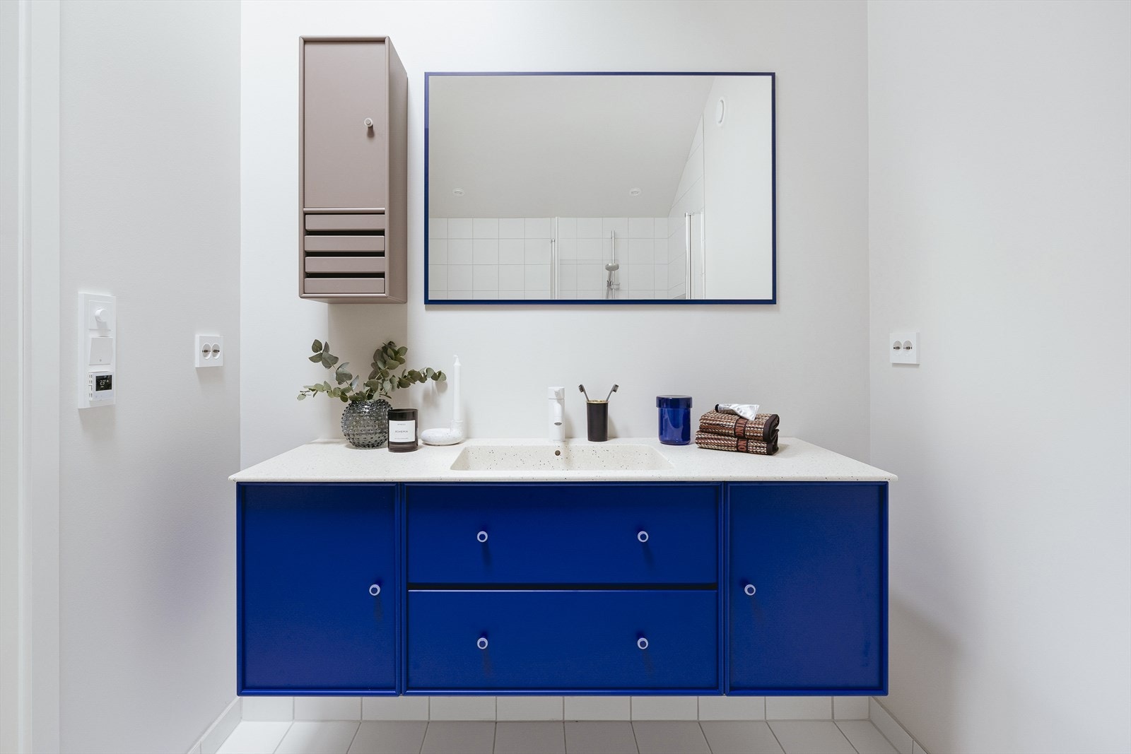 Flislagt gulv, med innredning fra Montana Galleribilde