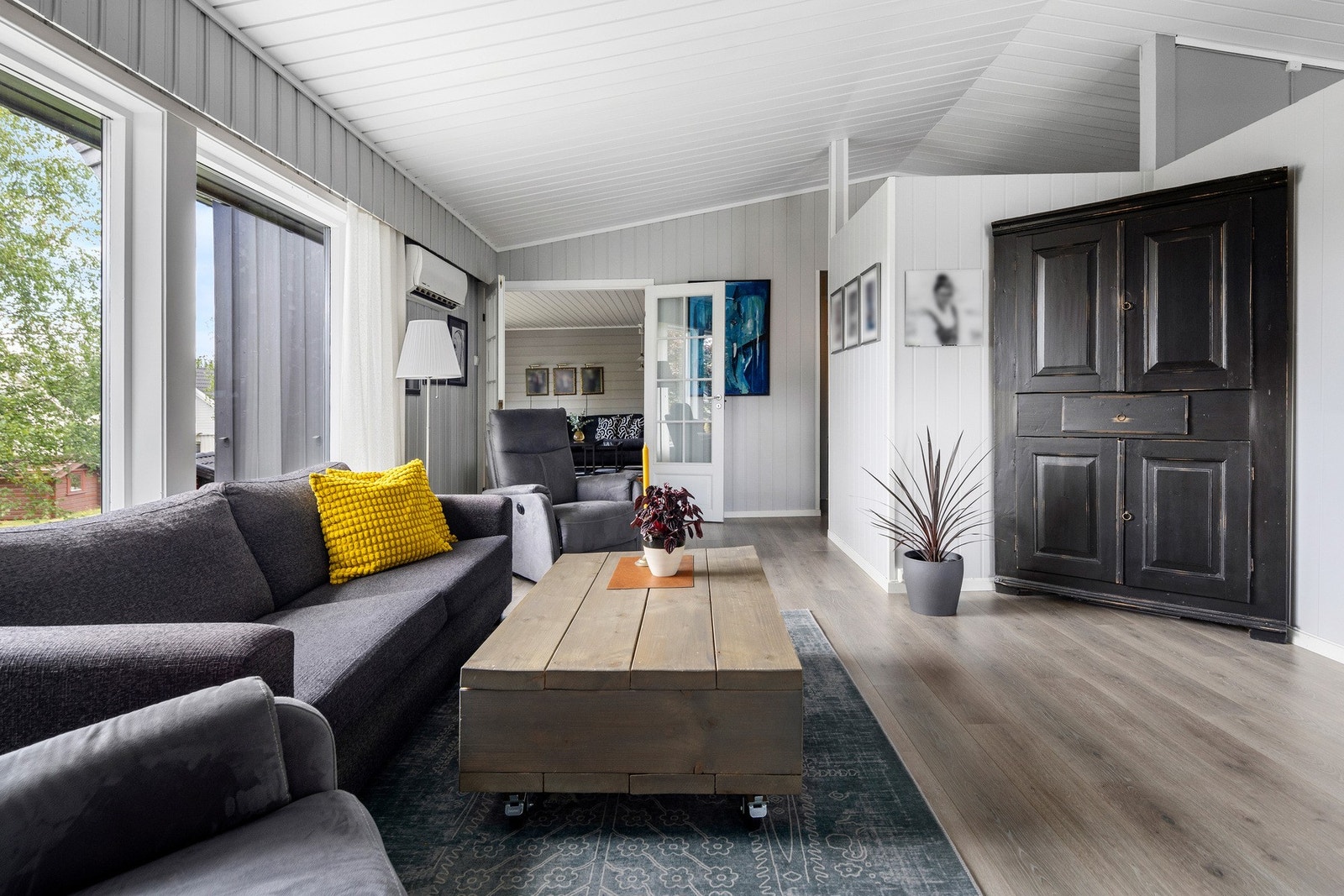 Lys og romslig stue på 34,5 kvm. Galleribilde