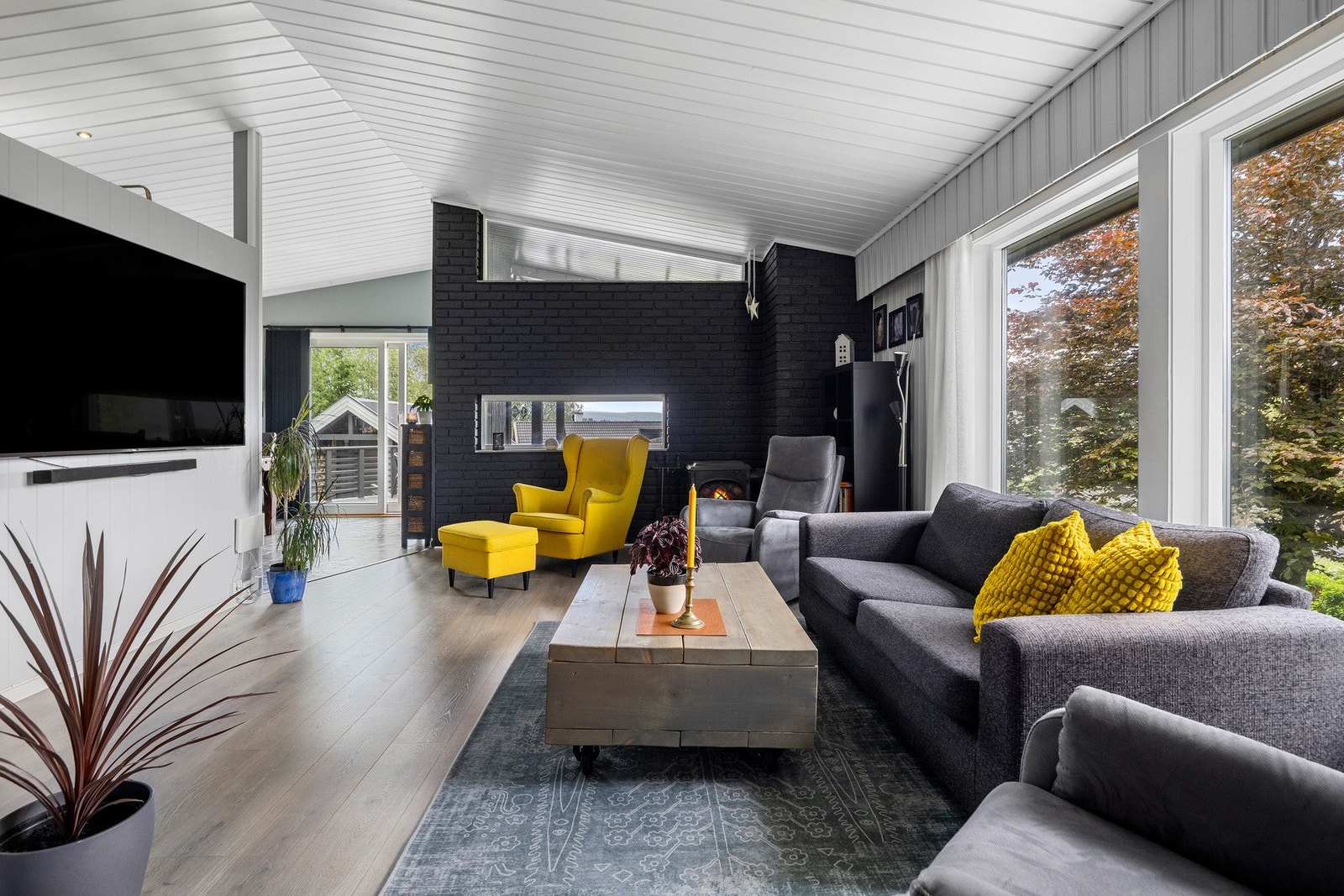 Her får du store vindusflater som gir deg rikelig med naturlig lysinnslipp. Galleribilde