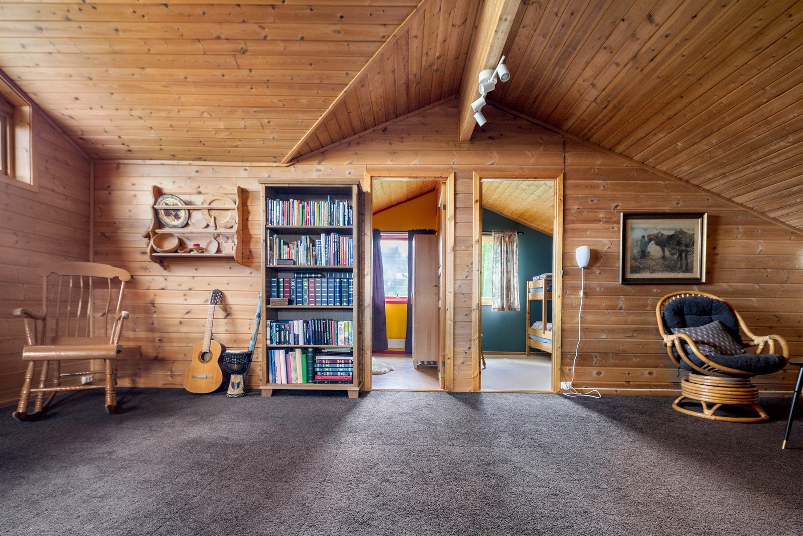 Loftstuen er på hele 36 kvm. Galleribilde