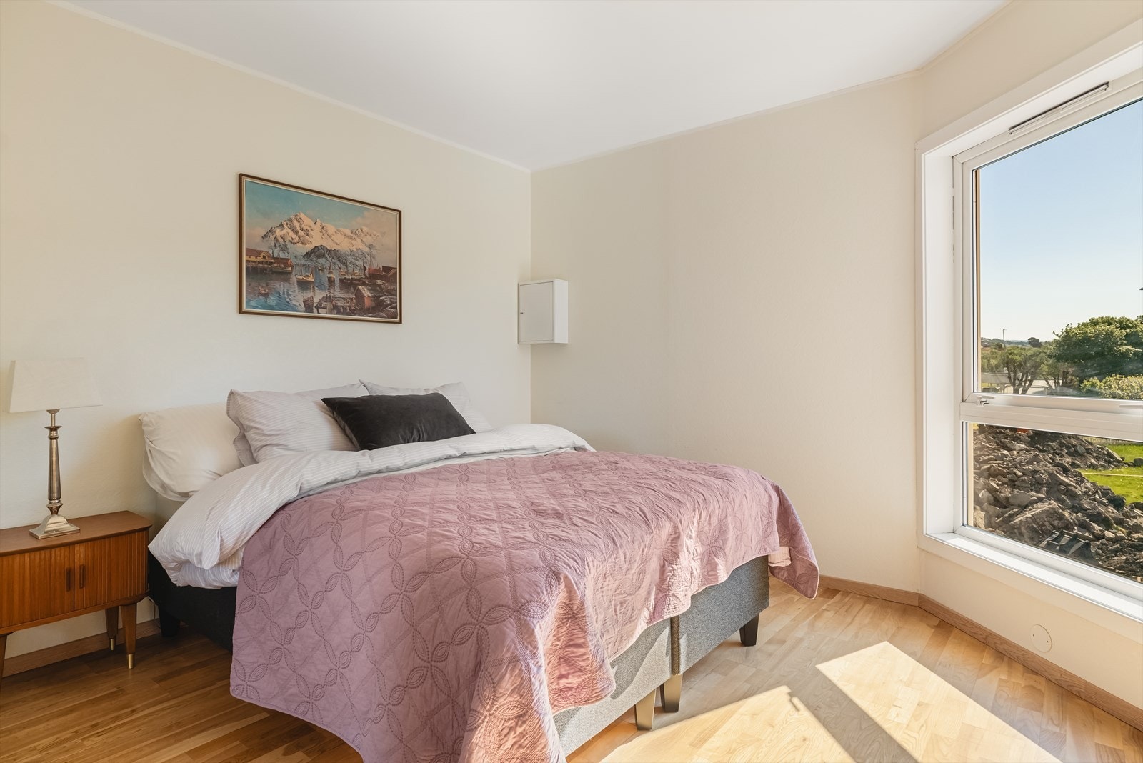 - Romslig hovedsoverom på 13,5 m² - Galleribilde