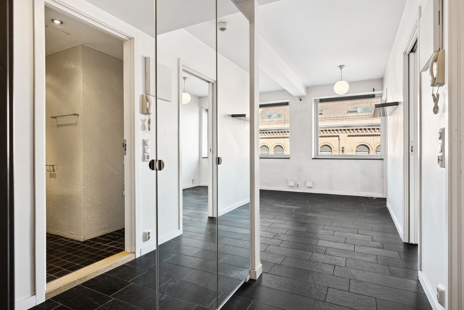 Entré med gode oppbevaringsmuligheter Galleribilde