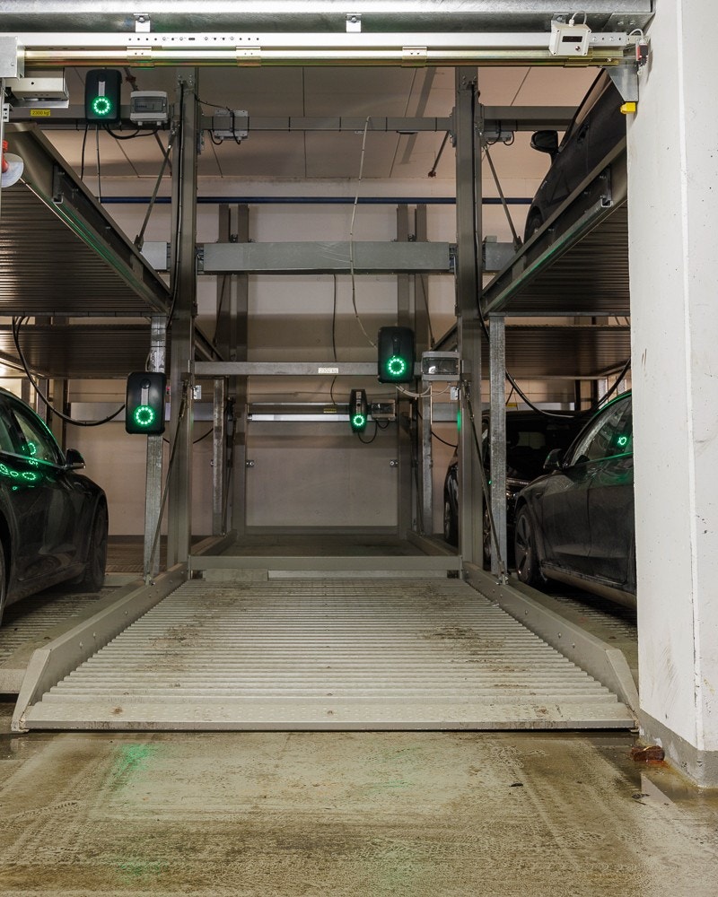 Garasjeplass i flåte med lader medfølger salget - Inngang til garasjeplassen er fra Freserveien 33 Galleribilde