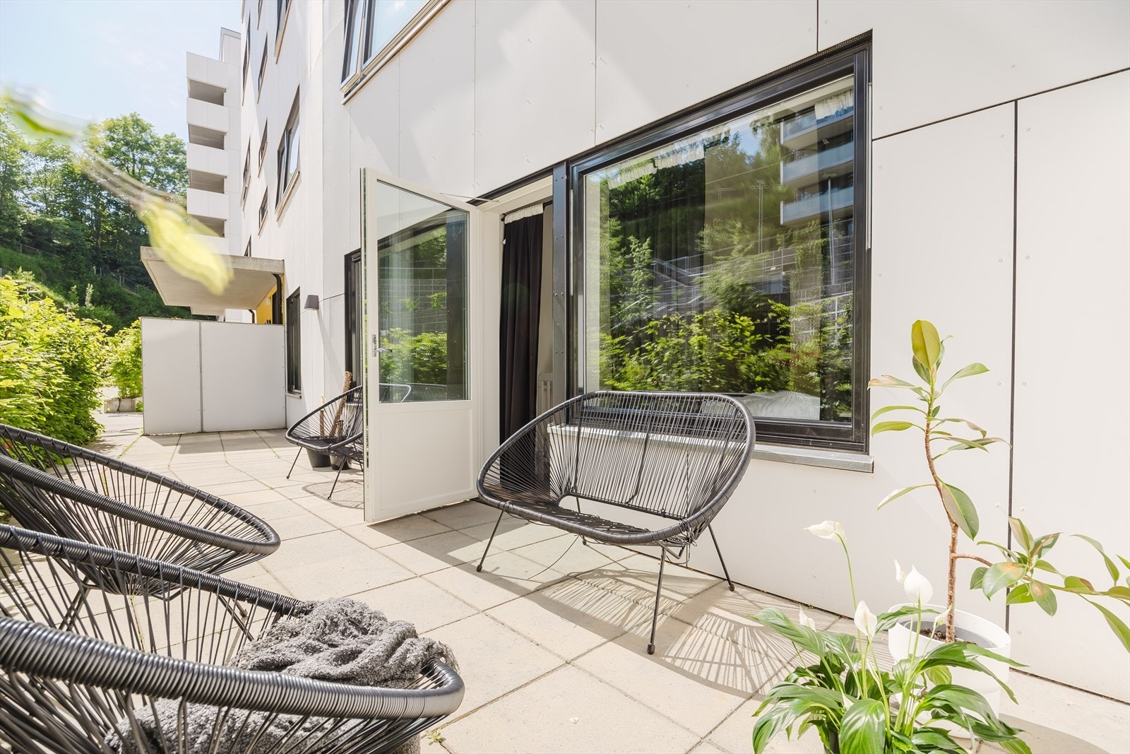 Fra soverommet er det tilgang til boligens andre uteplass Galleribilde