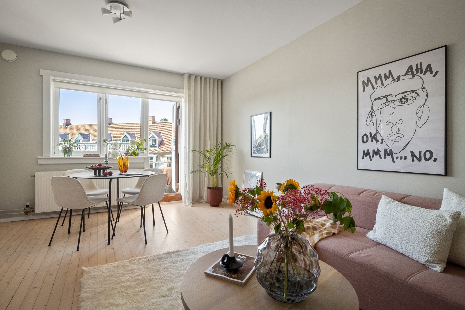 Vi tar turen inn, så får du se resten av balkongbildene nesten helt til slutt i annonsen. Galleribilde