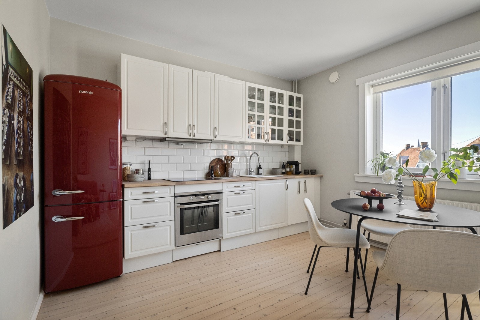 Det er lekkasjestopper og komfyrvakt på kjøkkenet. Galleribilde