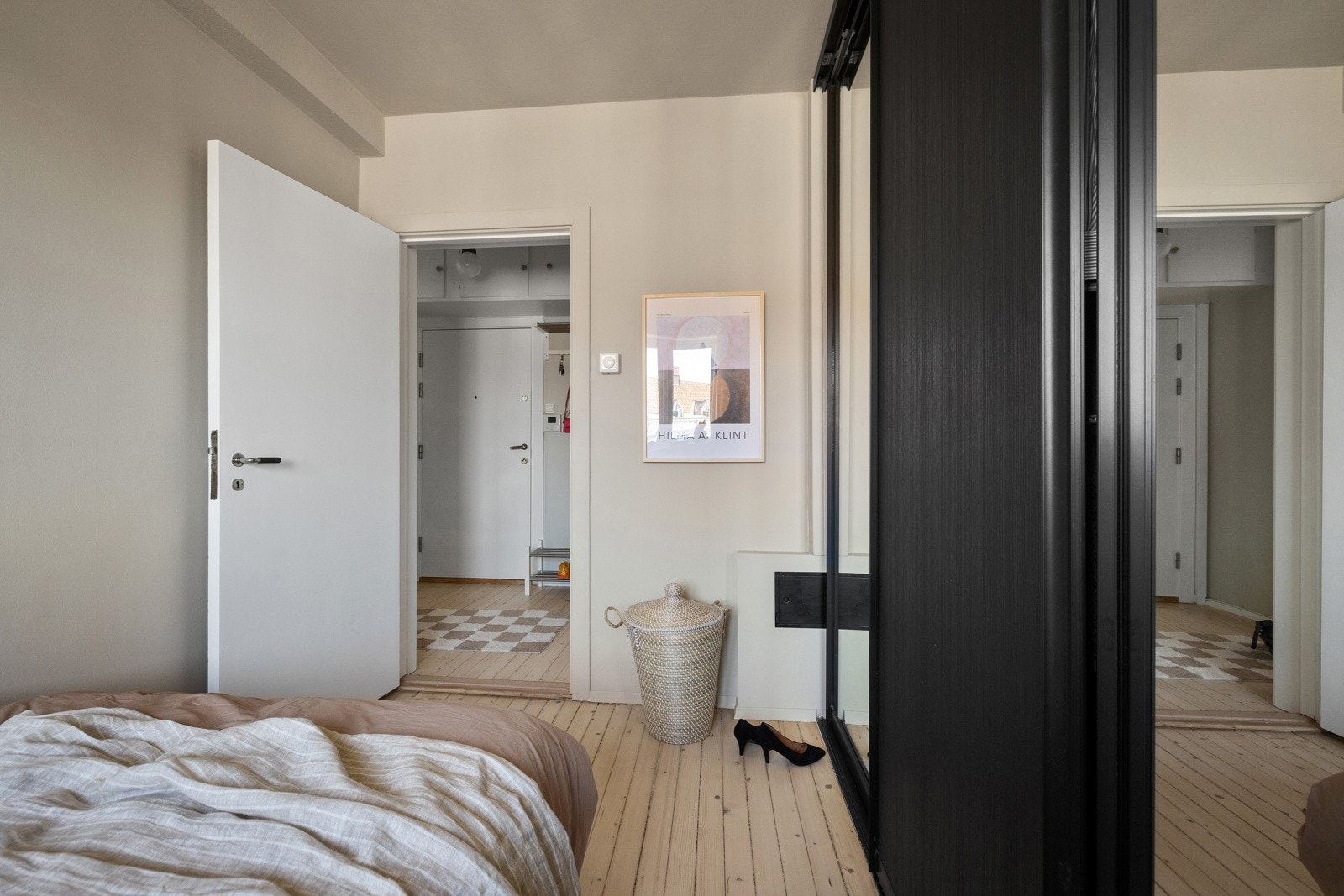 Garderobeinnredningen er fra Elfa. Galleribilde