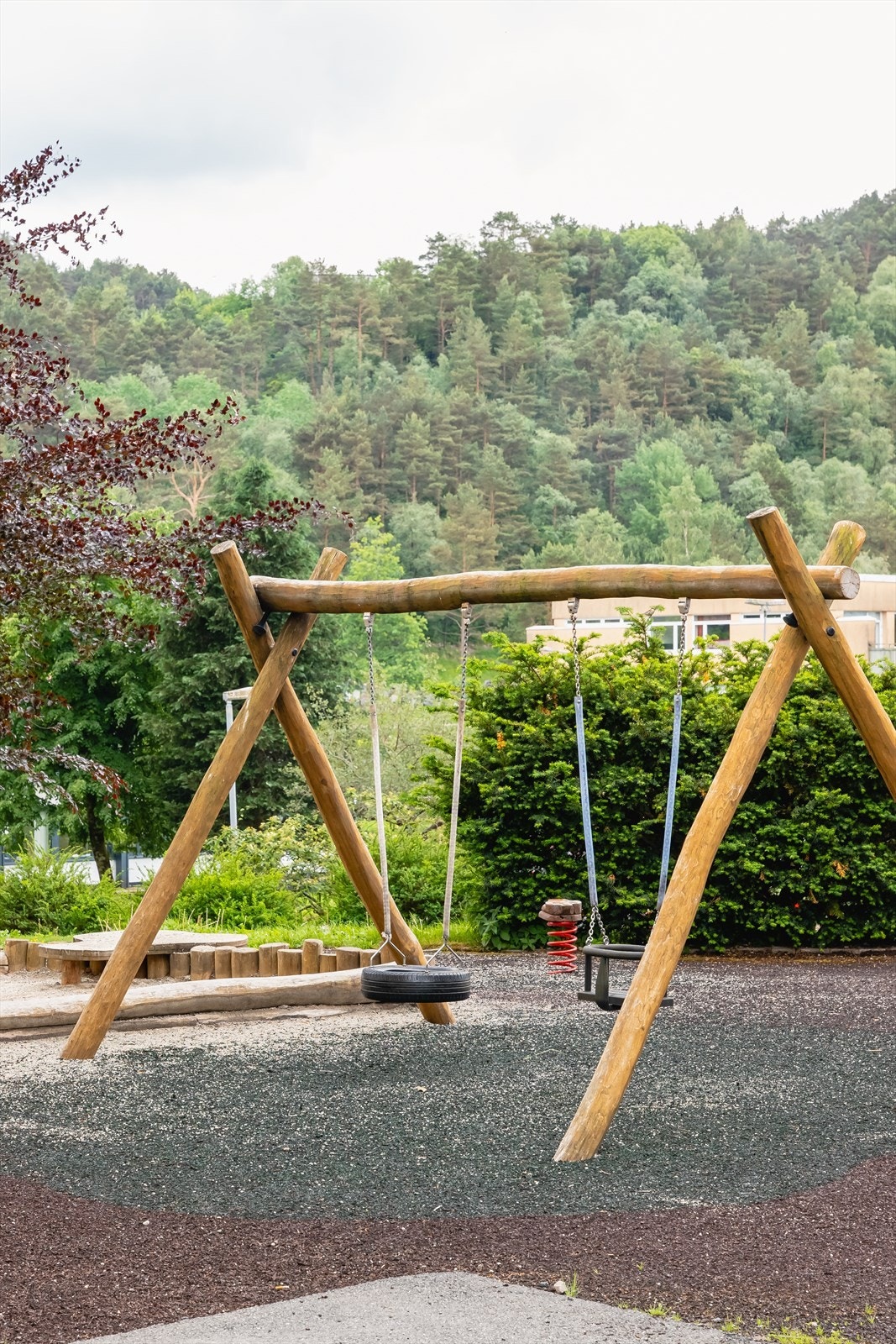 Leiligheten har en meget sentral og fin beliggenhet, omgitt av stort og frodig grøntareal. Galleribilde