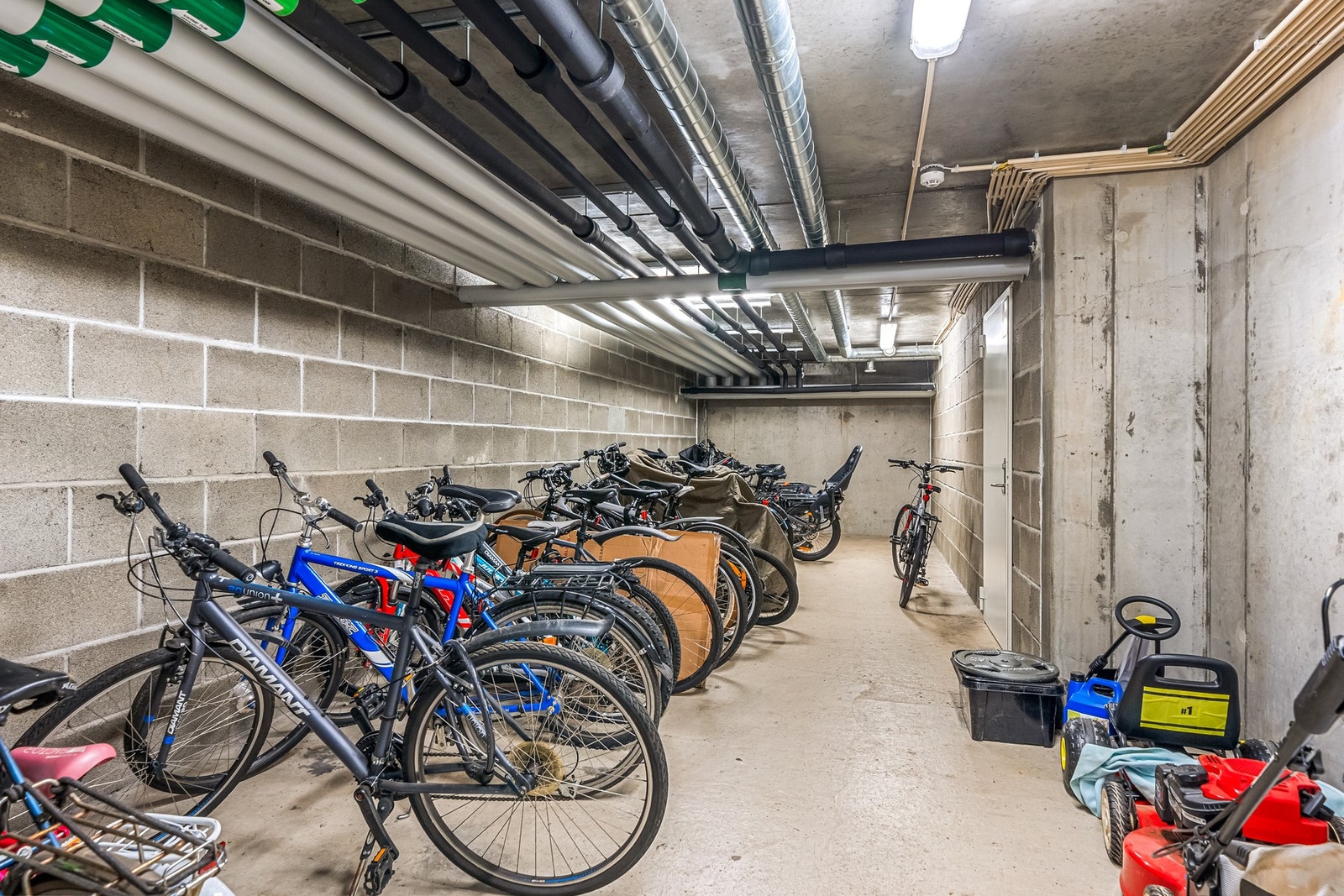 Beboere har også tilgang til å benytte også 2 felles sykkelrom og 1 rom for barnevogner. Galleribilde