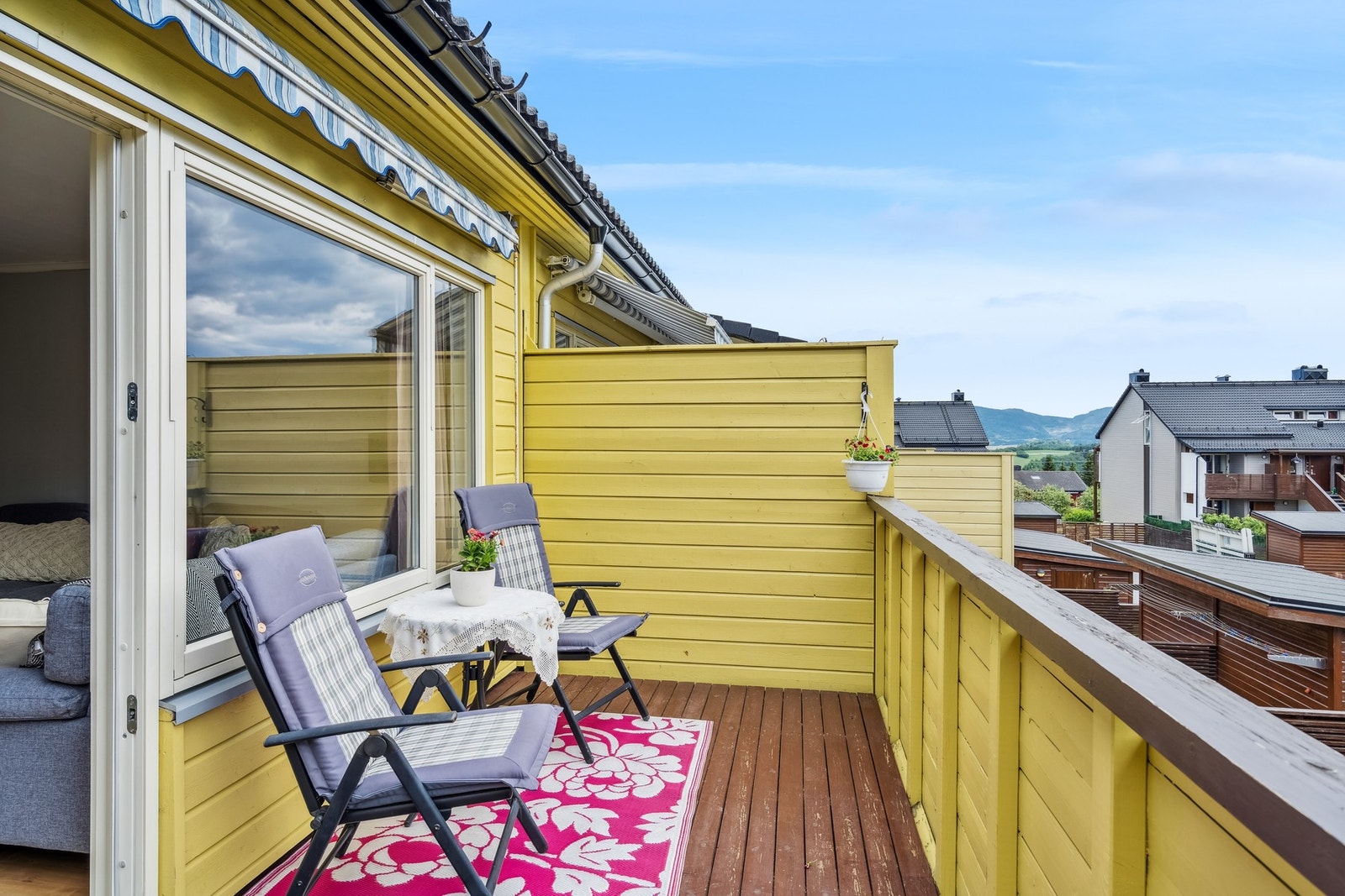 Det er godt med lagringsplass i huset. Både utvendig bod og 2 innvendig boder. Galleribilde