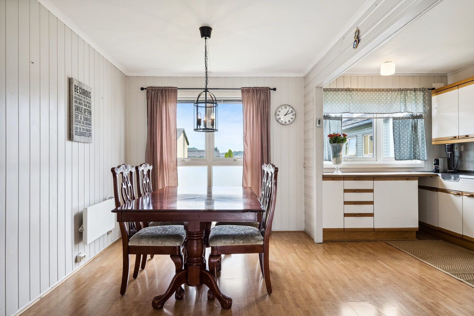 Plass på kjøkken til eget spisebord. Galleribilde