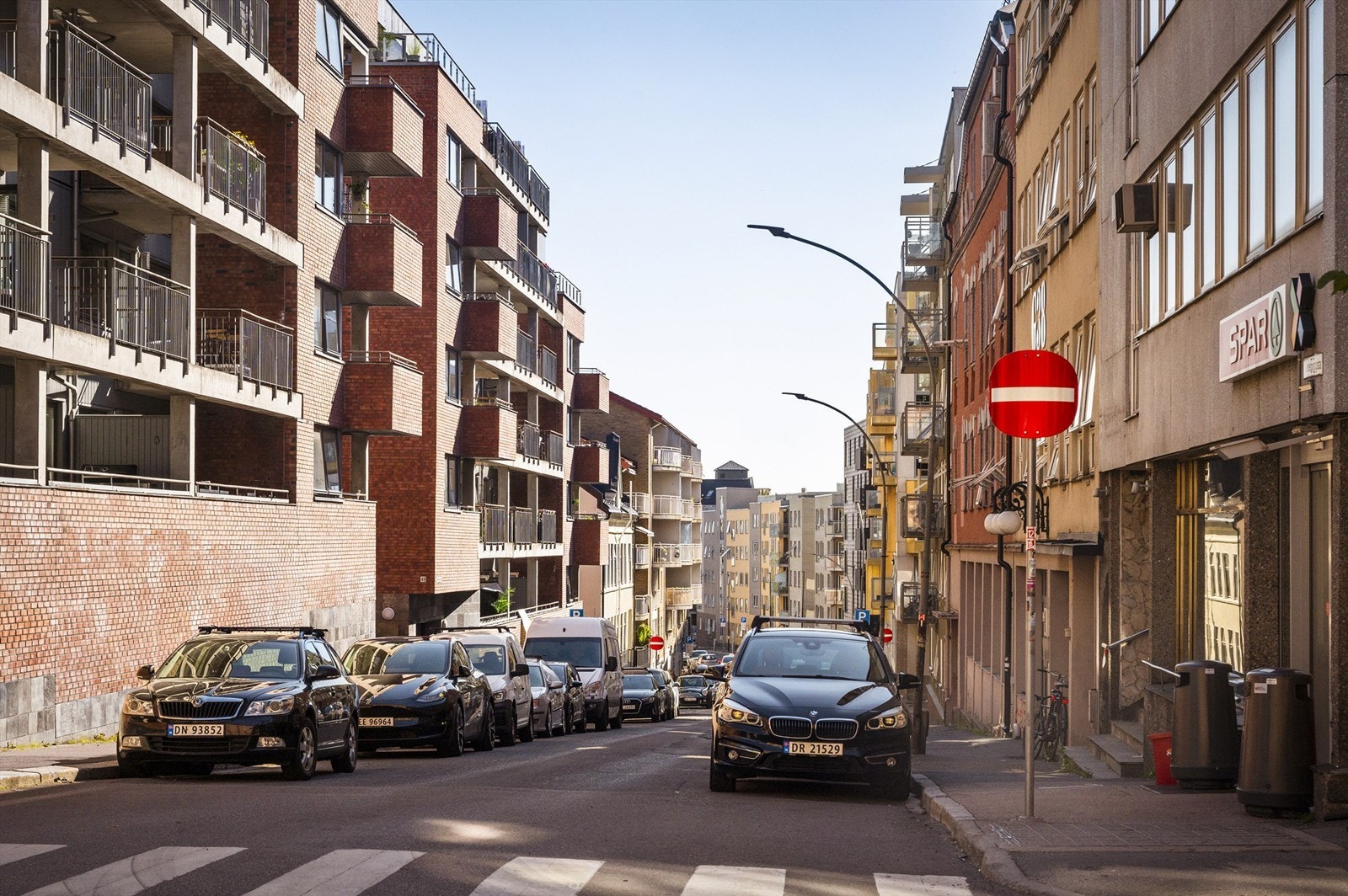 Fasade til sameiet sett fra Gøteborggata. Kort vei til matbutikk og alt av fasiliteter, kollektivtilbud, parker og restauranter. Galleribilde