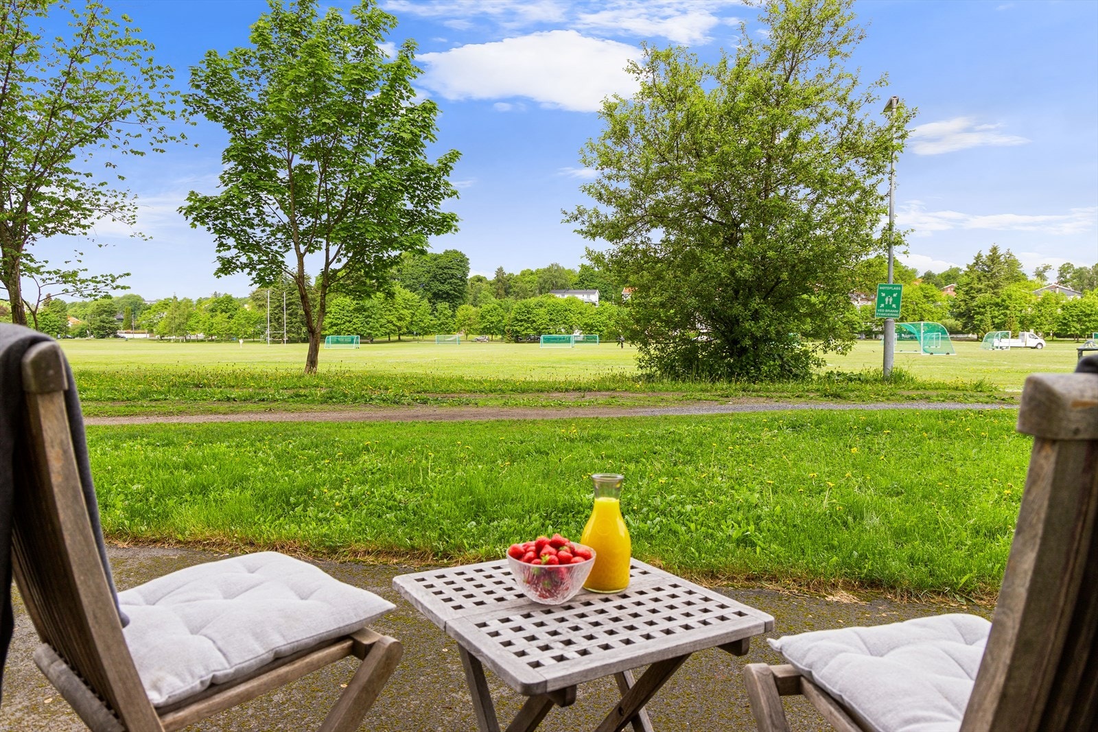 Vestvendt markterrasse. Her kan du nyte kveldssolen. Galleribilde