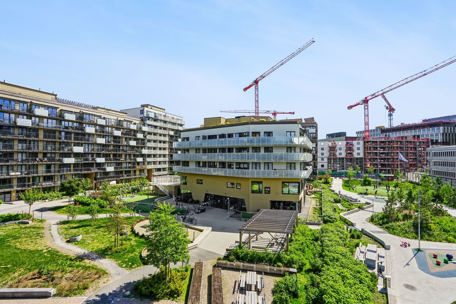 Fra balkongen er det en flott utsikt mot fellesområdet. Galleribilde