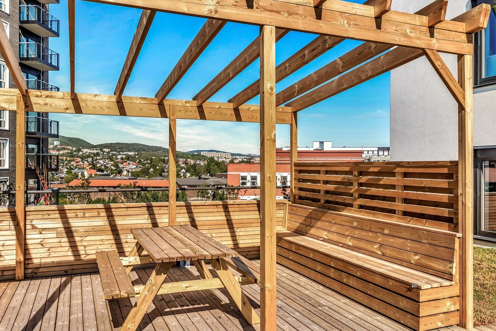 På takterrassene er det etablert egne soner med sittegrupper. Galleribilde