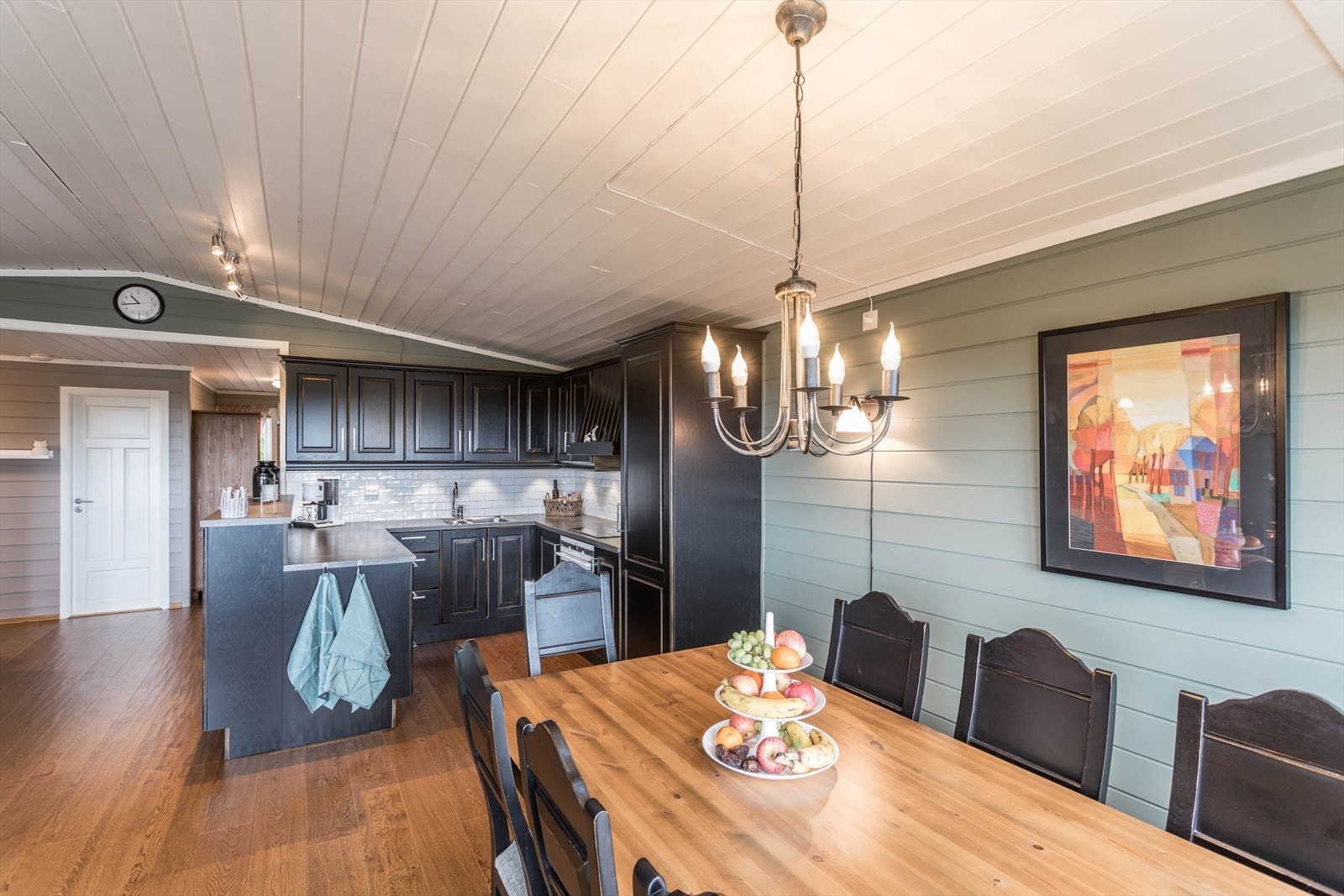 Kjøkken med spiseplass Galleribilde