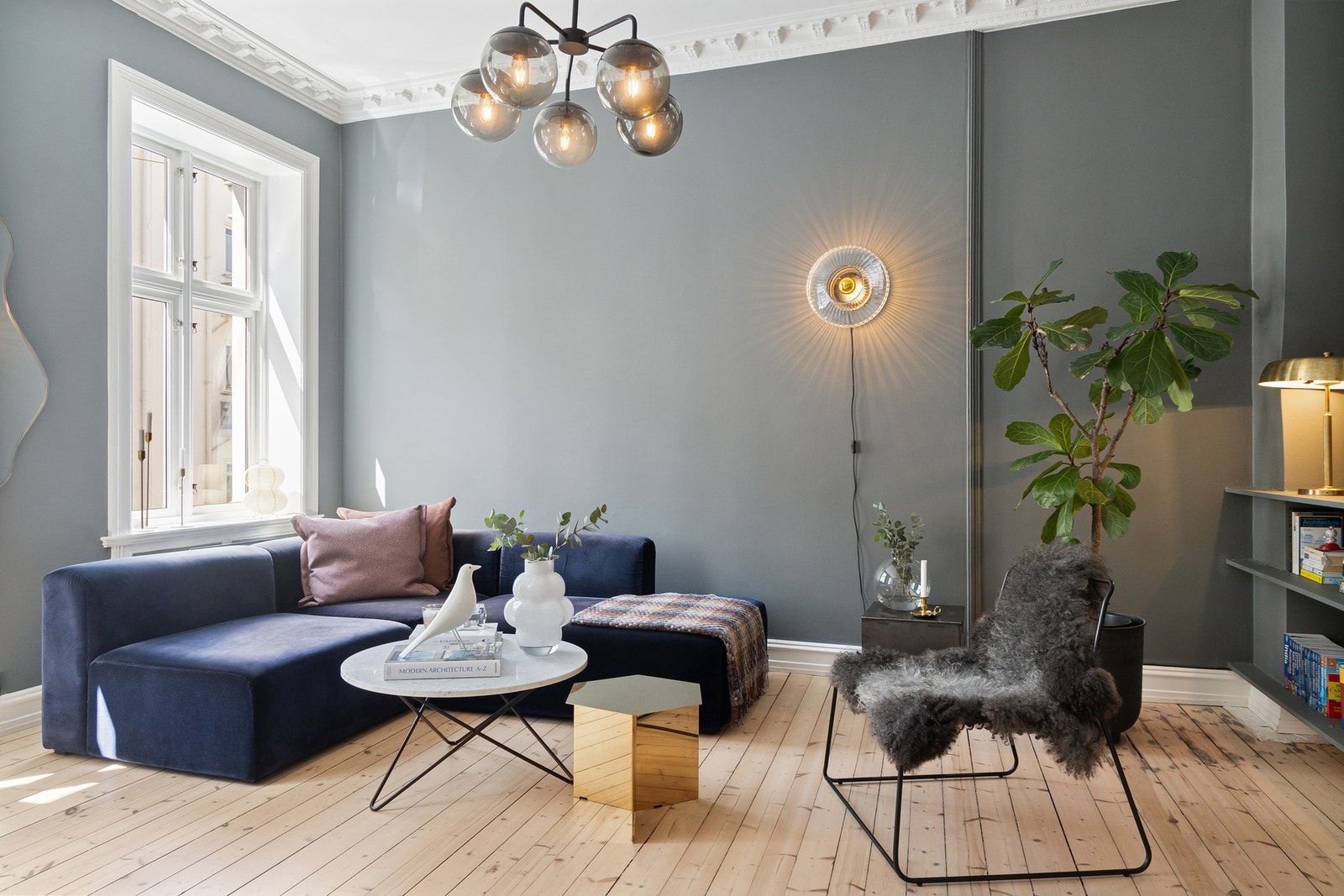 Leiligheten har gjennomgående planløsning med store rom, der det er enkelt å møblere rommene. Galleribilde