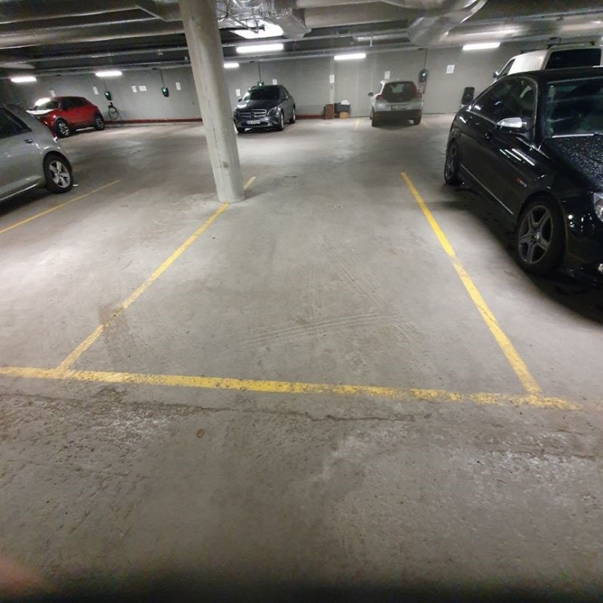 Garasjeplass i felles garasjeanlegg medfølger Galleribilde