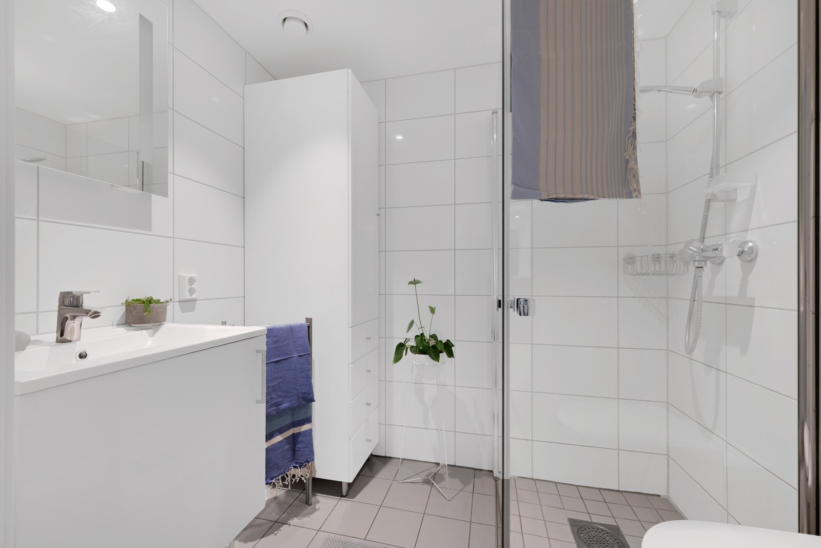 Fra soverommet går vi videre inn på badet Galleribilde