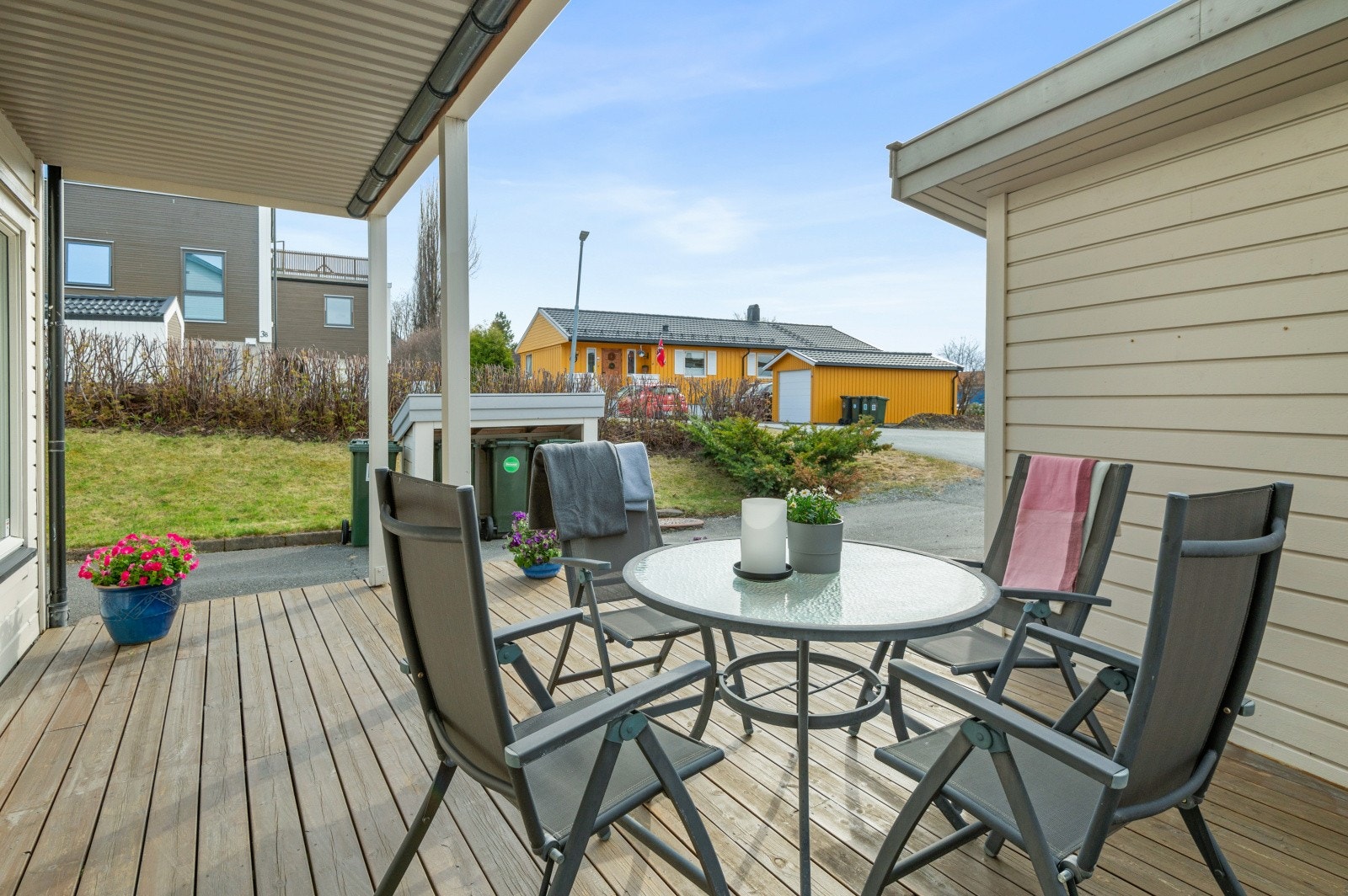 Terrassen er på hele 21 m² og gir dermed gode møbleringsmuligheter. Galleribilde